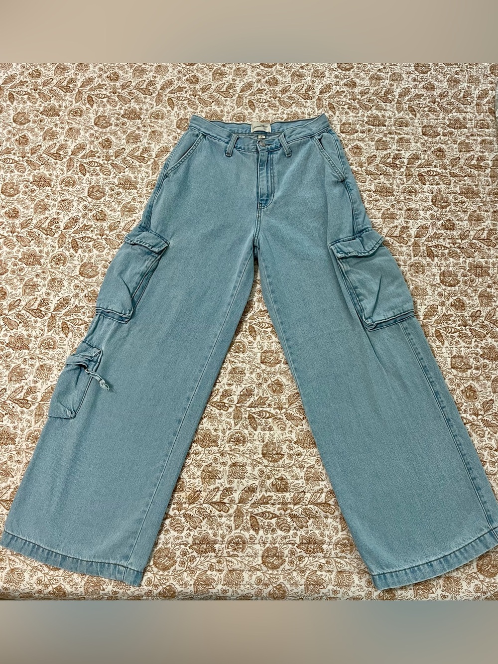 Wide-Leg Cargo Jeans